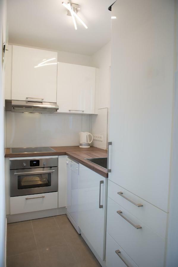 Apartmen Relax 200 M T Beach Ровин Екстериор снимка